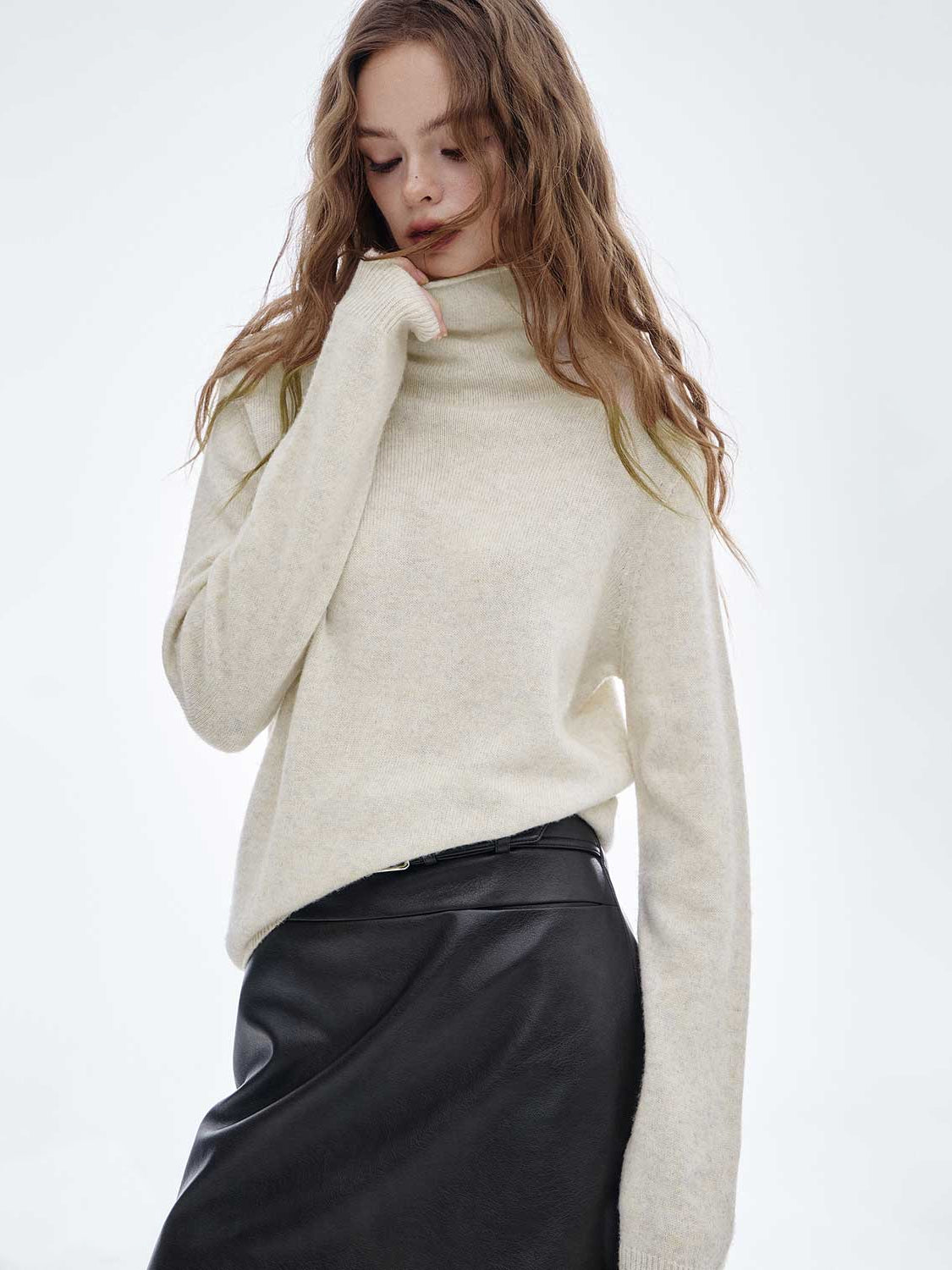 Soft Wool Turtleneck Sweater Solid Color Versatile